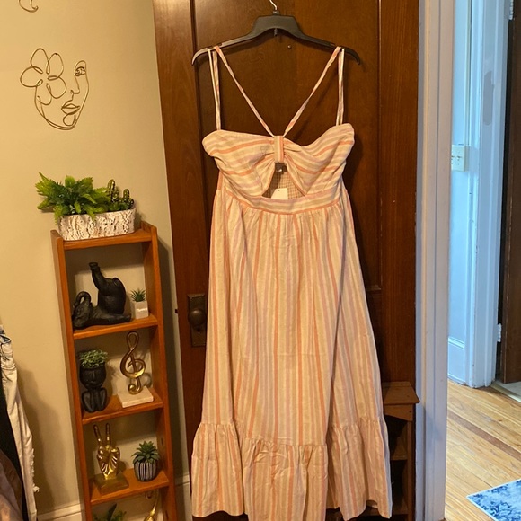 Brand new forever, 21+ halter peekaboo top midi dress😍😍😍 - Picture 1 of 16